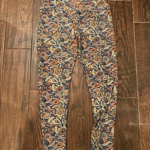Lularoe paisley leggings